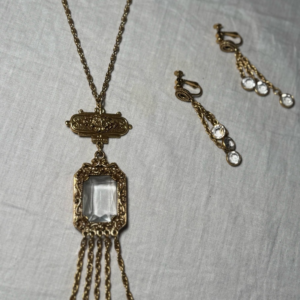 Vintage Goldette Glass Necklace & Earrings – Victorian Elegance - Picture 3 of 14